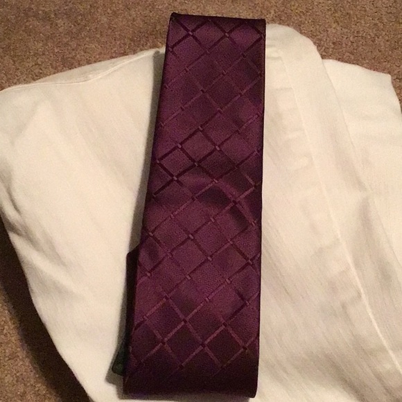 NWT Hisdern Purple Patterned Hand Made Tie - Picture 1 of 2